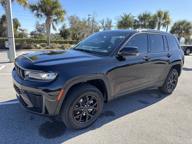 2026 Jeep Grand Cherokee Laredo Altitude