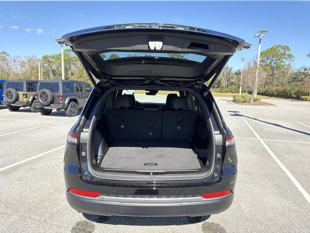 2026 Jeep Grand Cherokee Laredo Altitude