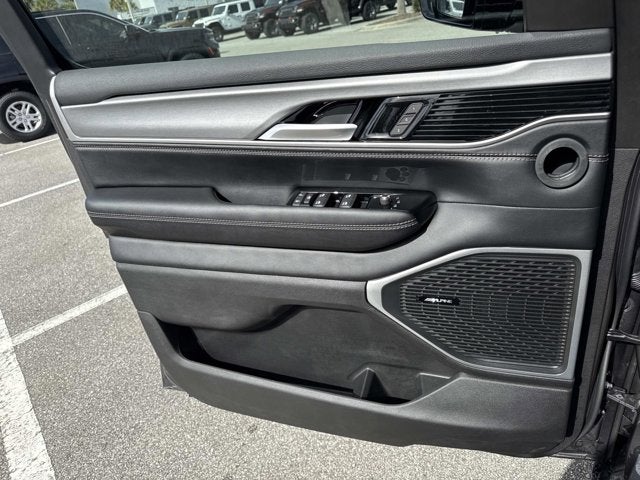 2026 Jeep Grand Wagoneer 4x2