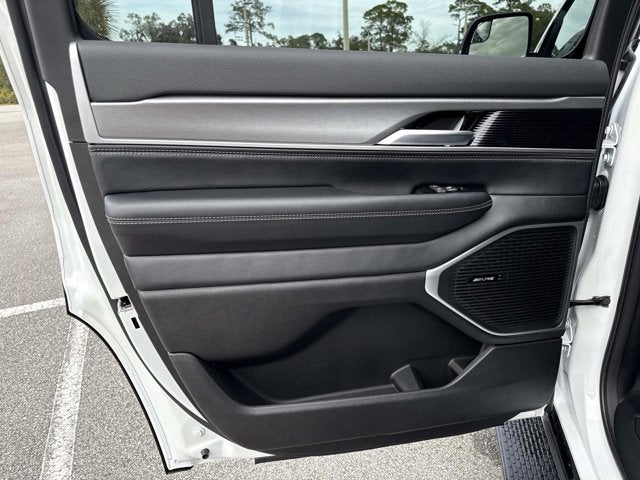 2026 Jeep Grand Wagoneer 4x2