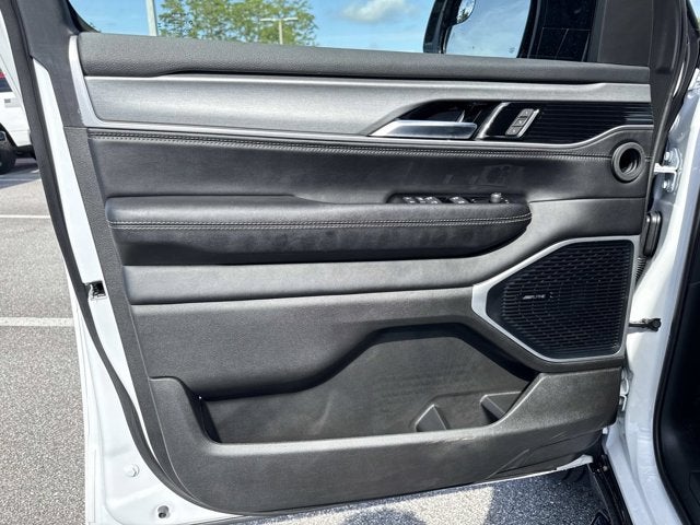 2026 Jeep Grand Wagoneer 4x2