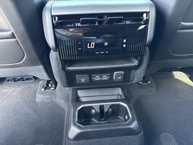 2026 Jeep Grand Wagoneer 4x2