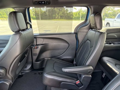 2027 Chrysler Pacifica Limited