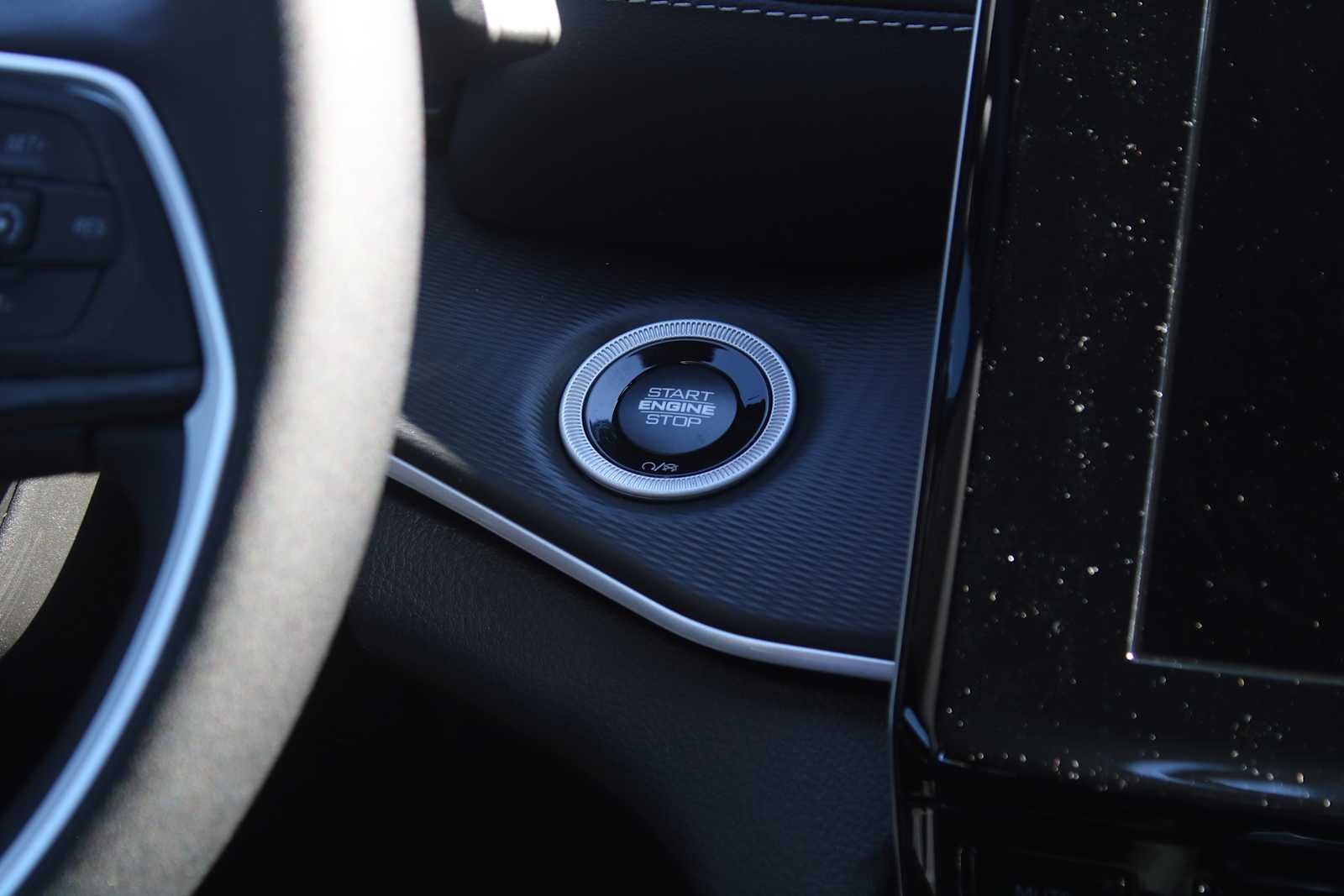 2025 Jeep Grand Cherokee GRAND CHEROKEE LAREDO X 4X2