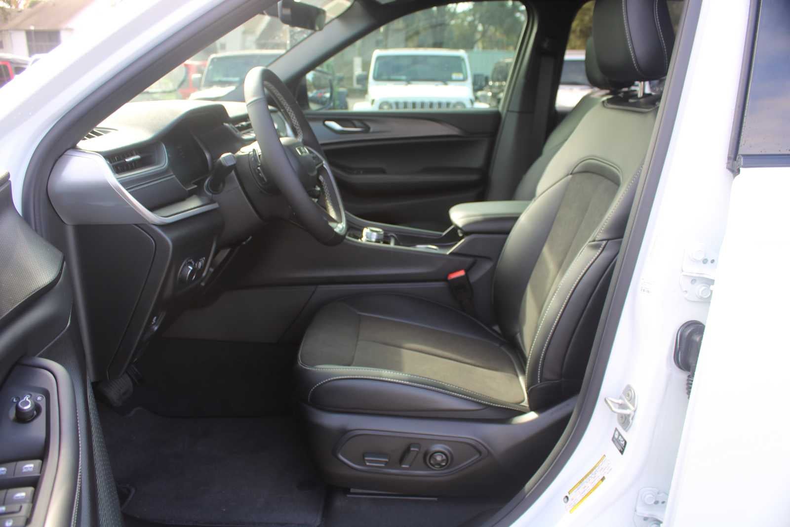 2025 Jeep Grand Cherokee GRAND CHEROKEE ALTITUDE X 4X2