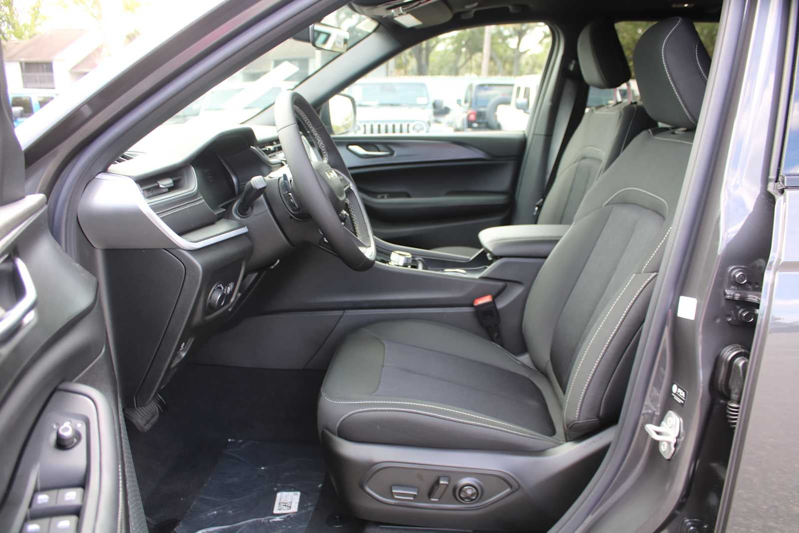 2026 Jeep Grand Cherokee Laredo X