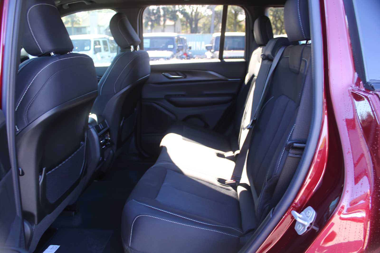 2025 Jeep Grand Cherokee GRAND CHEROKEE LAREDO X 4X2