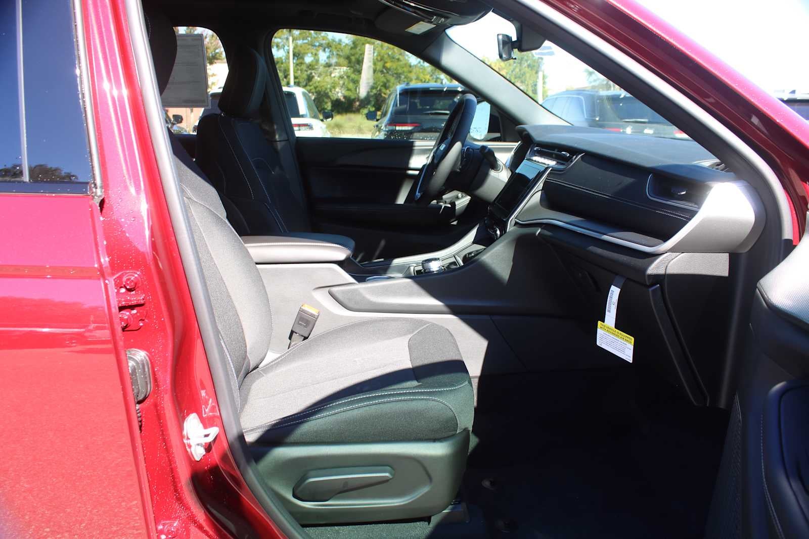 2025 Jeep Grand Cherokee GRAND CHEROKEE LAREDO X 4X2