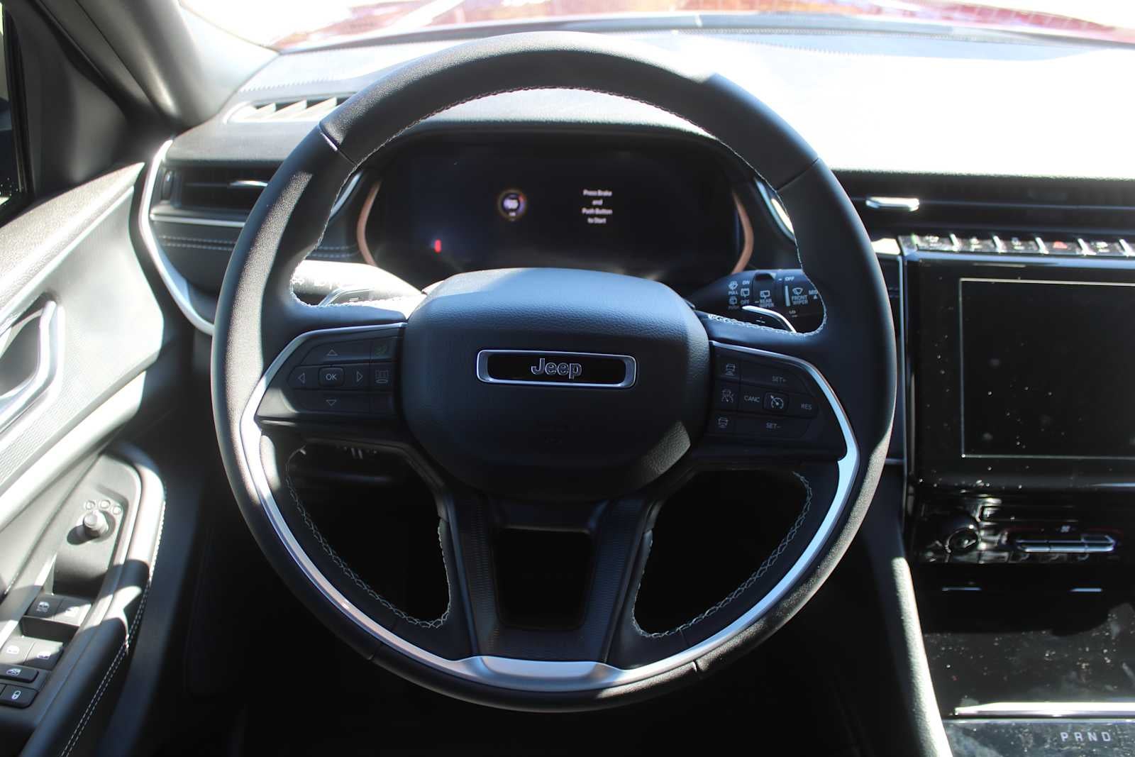 2025 Jeep Grand Cherokee GRAND CHEROKEE LAREDO X 4X2