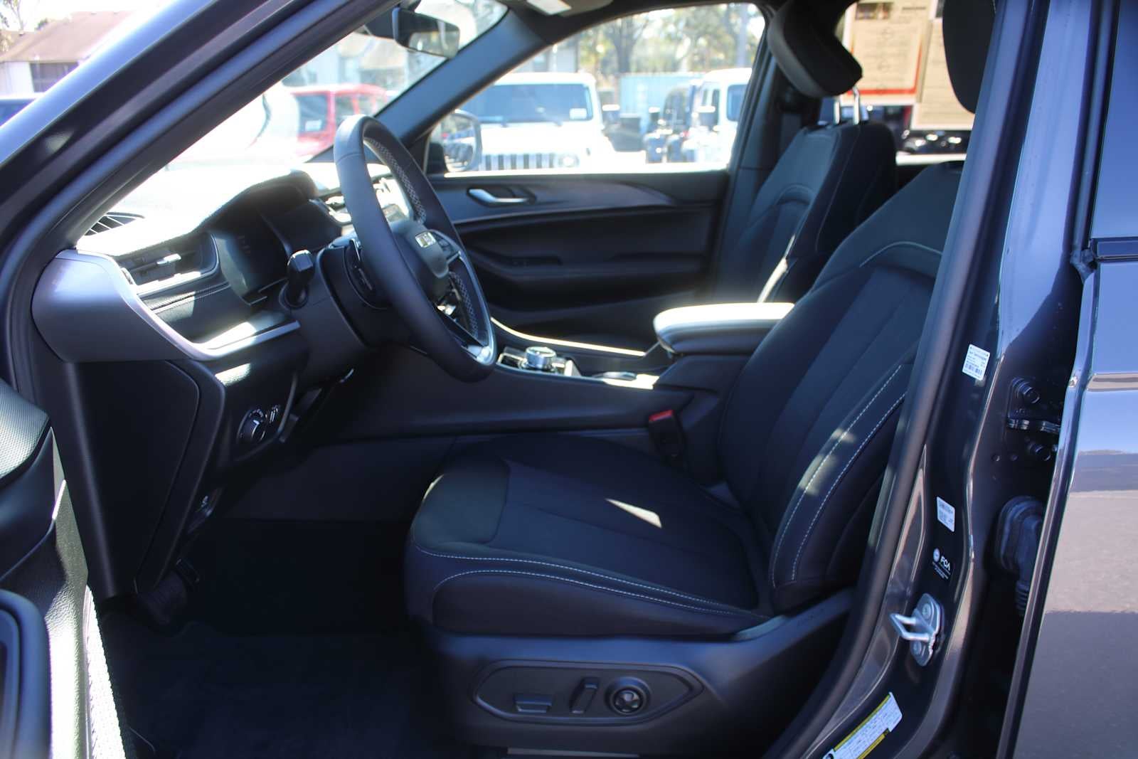 2025 Jeep Grand Cherokee Laredo X 4x2