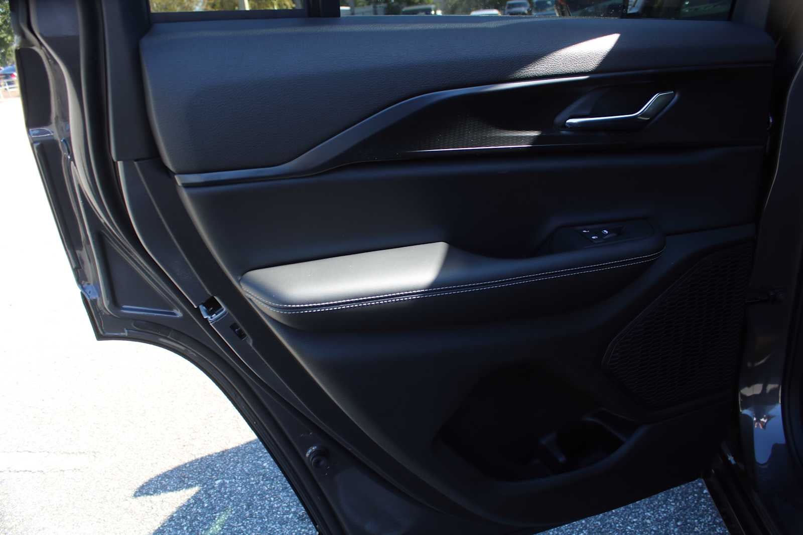 2025 Jeep Grand Cherokee GRAND CHEROKEE LAREDO X 4X2