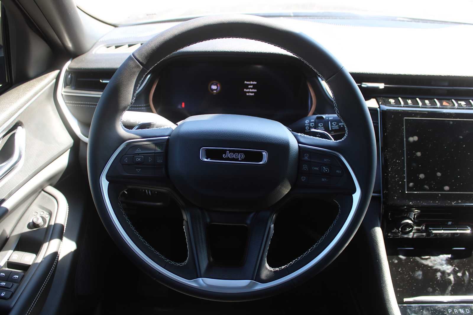 2025 Jeep Grand Cherokee GRAND CHEROKEE LAREDO X 4X2