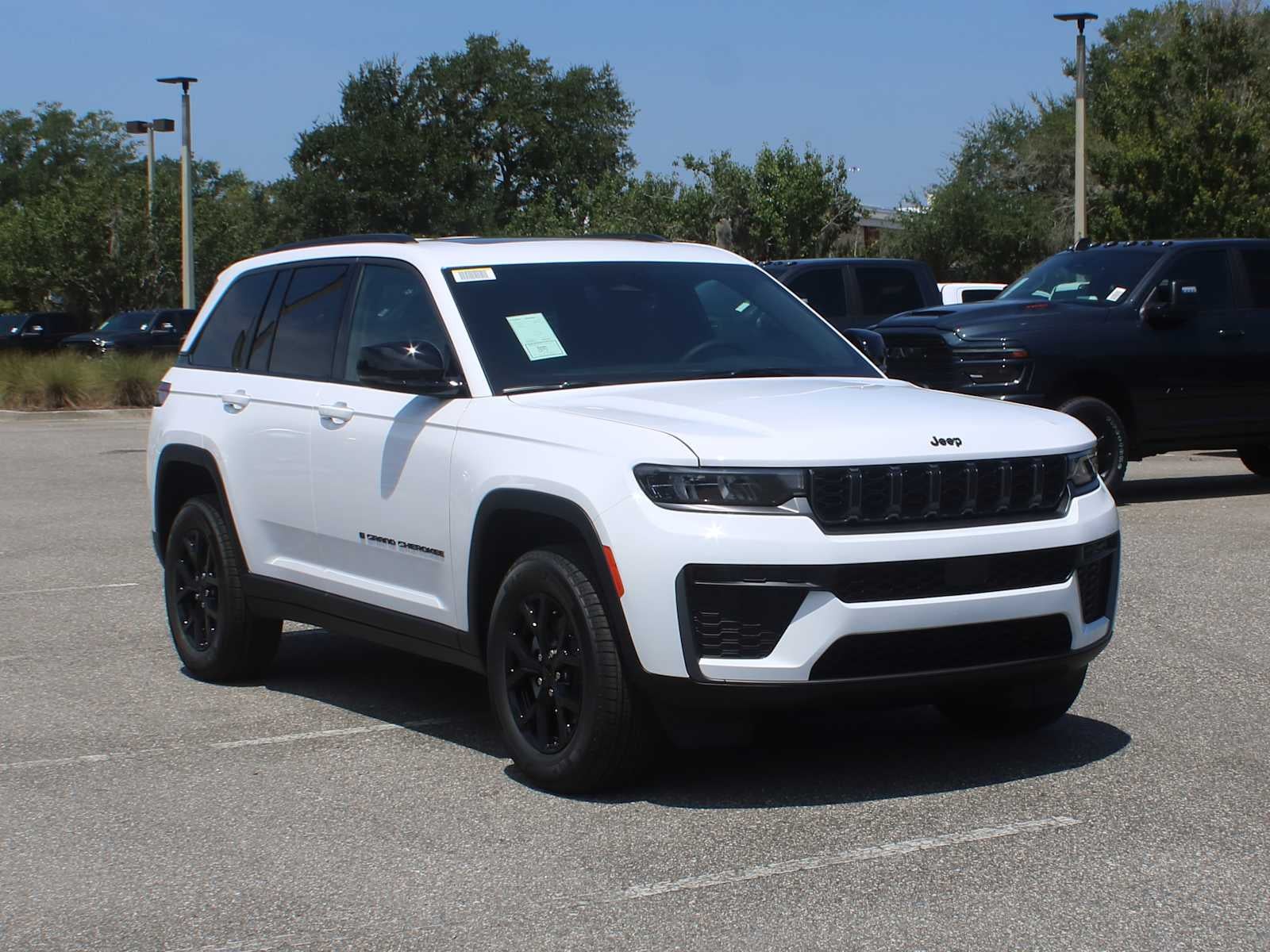 2026 Jeep Grand Cherokee Laredo Altitude