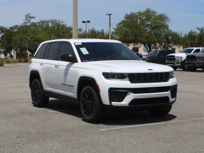 2026 Jeep Grand Cherokee Laredo Altitude