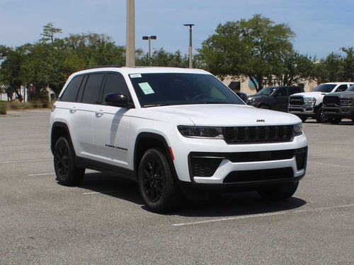 2026 Jeep Grand Cherokee Laredo Altitude