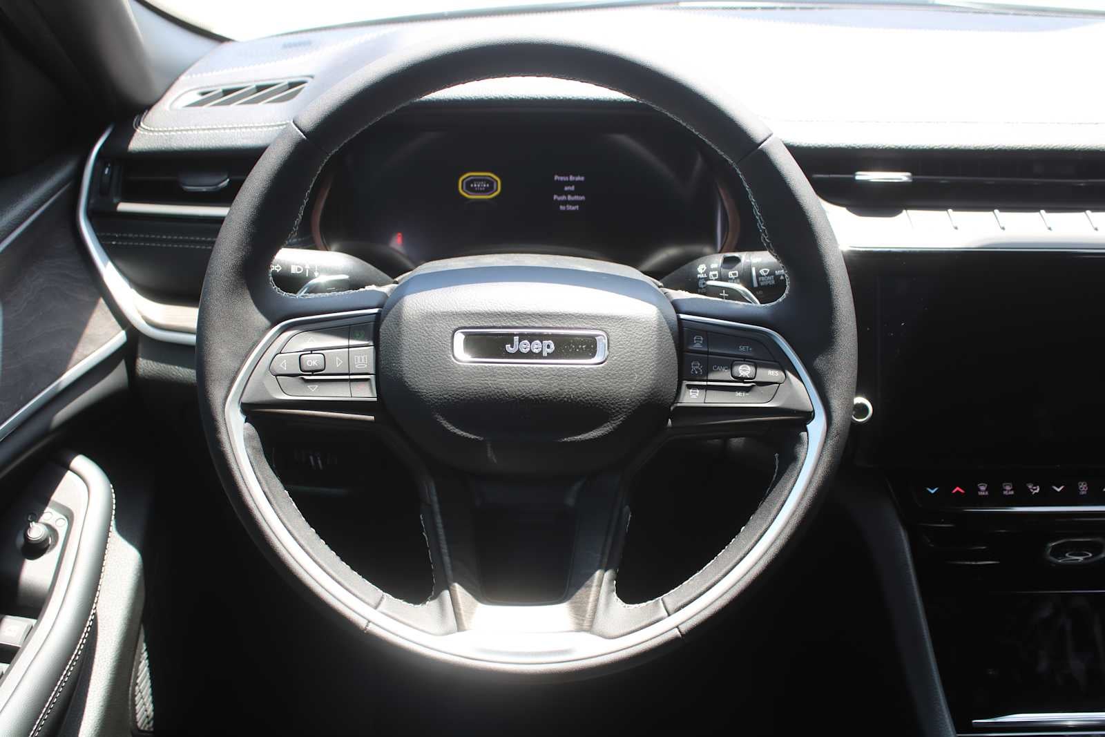 2026 Jeep Grand Cherokee Laredo Altitude