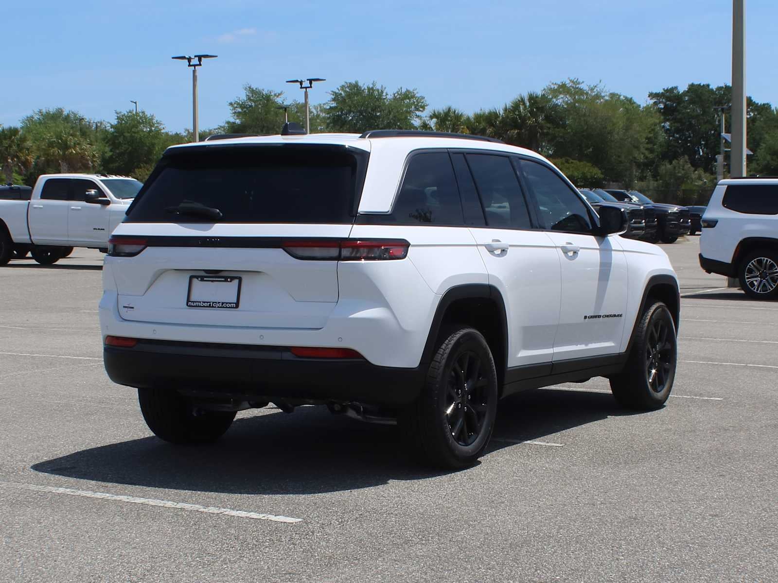 2026 Jeep Grand Cherokee Laredo Altitude