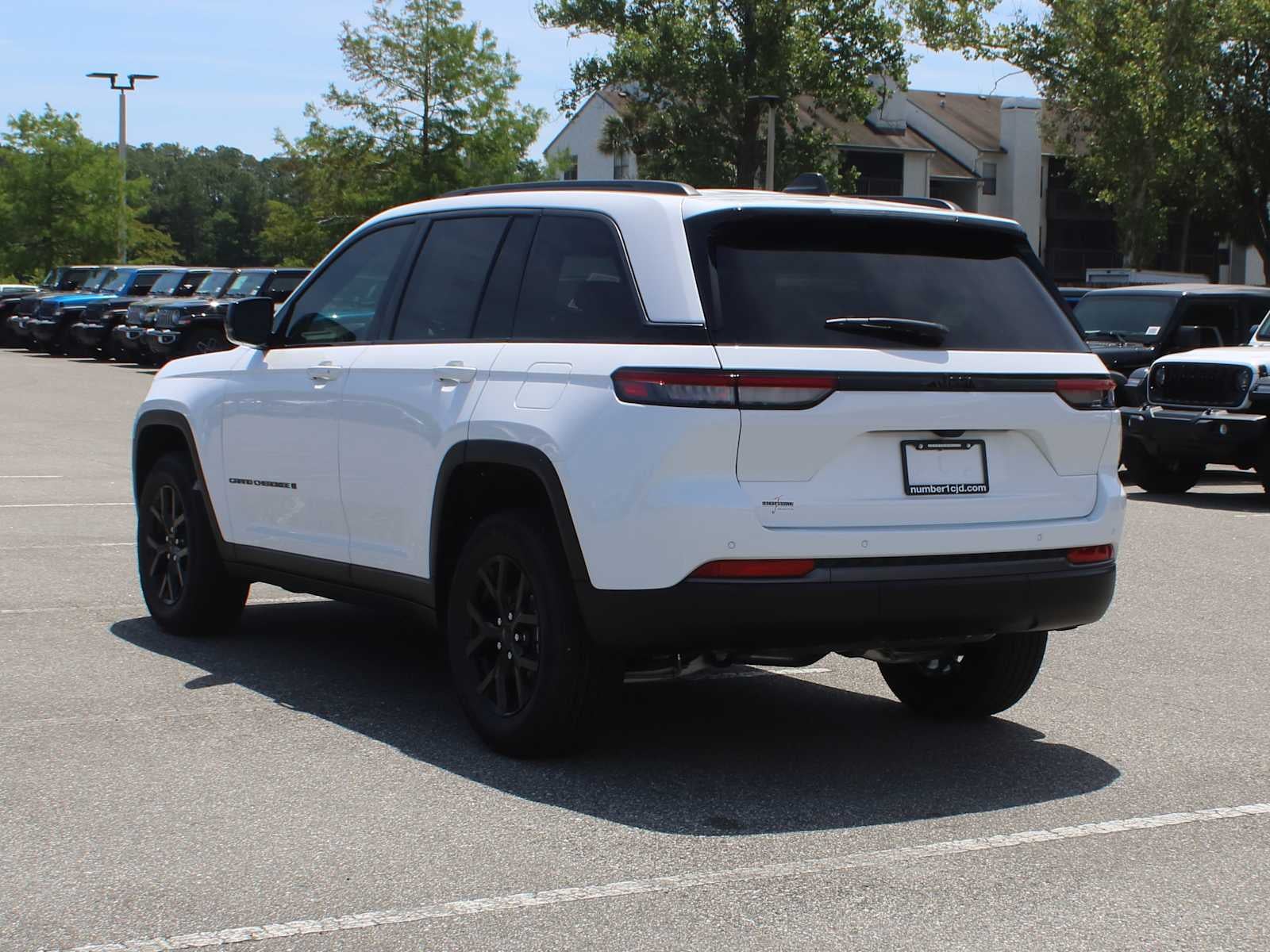 2026 Jeep Grand Cherokee Laredo Altitude