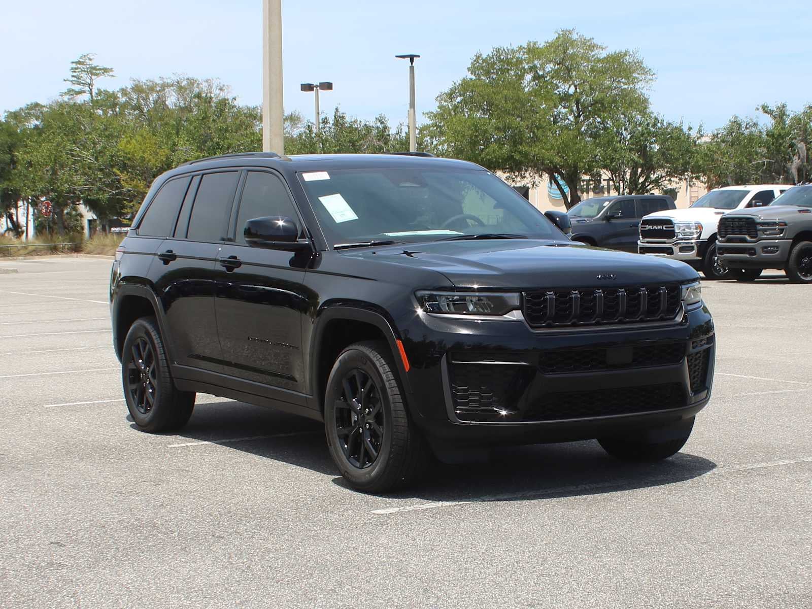 2026 Jeep Grand Cherokee Laredo Altitude