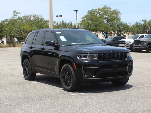 2026 Jeep Grand Cherokee Laredo Altitude