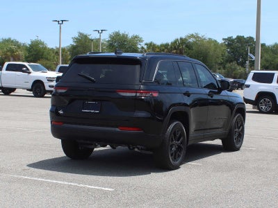 2026 Jeep Grand Cherokee Laredo Altitude