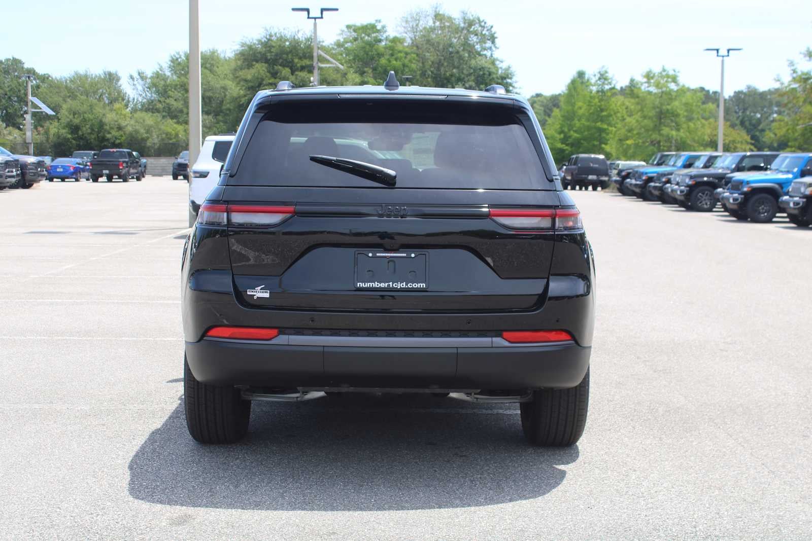 2026 Jeep Grand Cherokee Laredo Altitude
