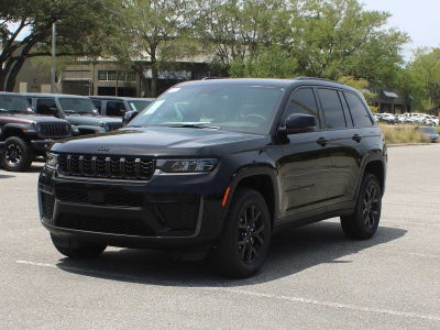 2026 Jeep Grand Cherokee Laredo Altitude