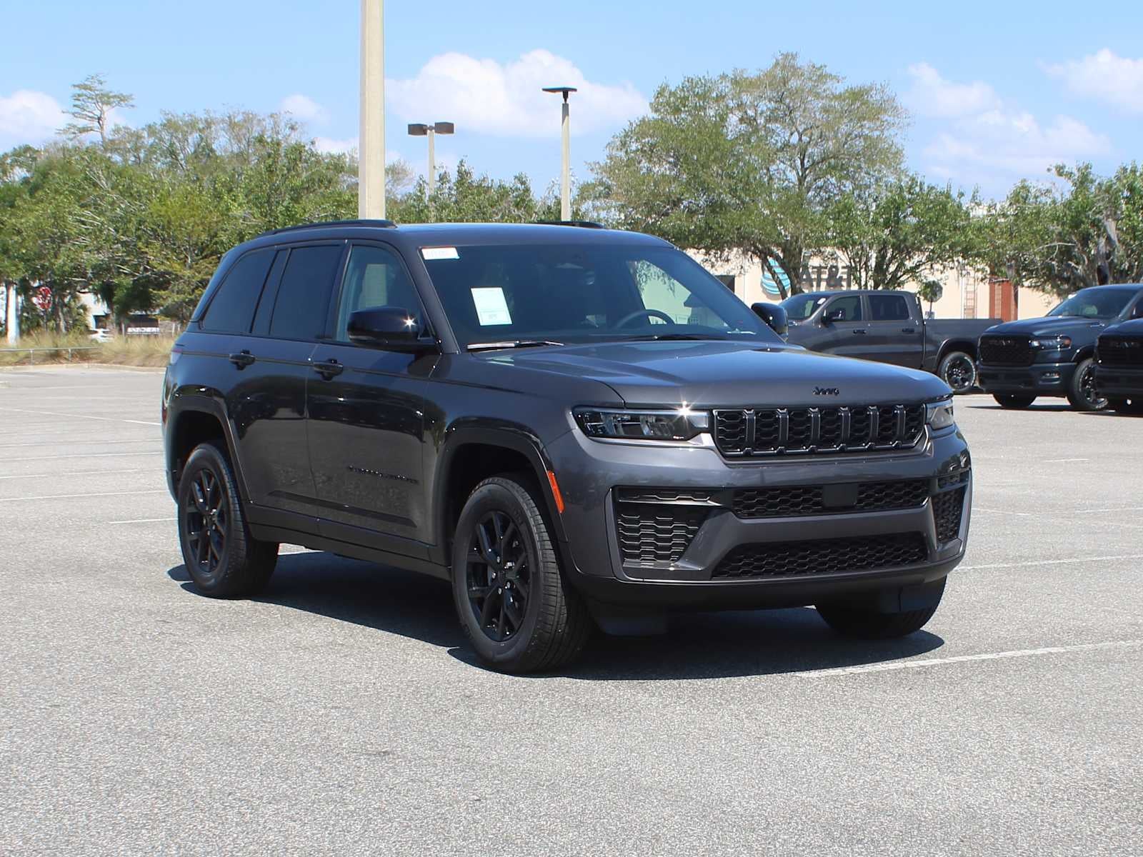 2026 Jeep Grand Cherokee Laredo Altitude
