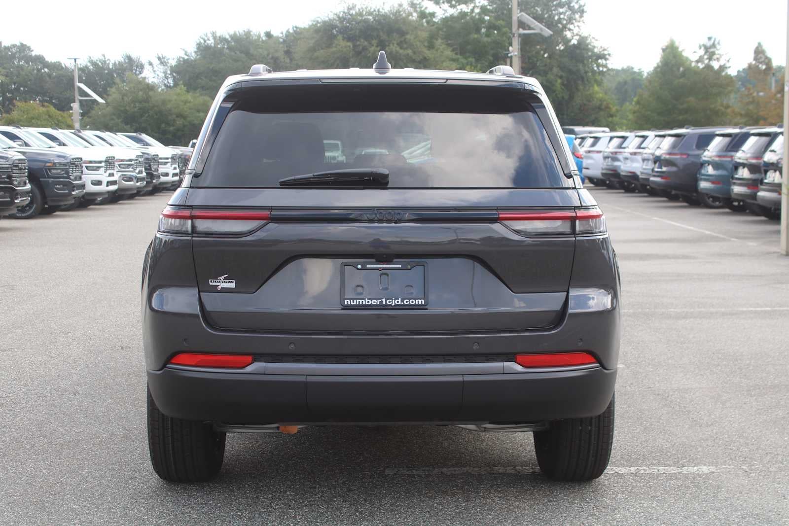 2026 Jeep Grand Cherokee Laredo Altitude