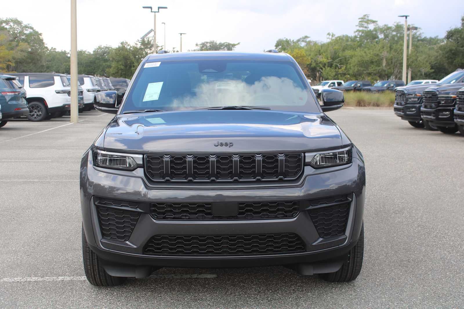 2026 Jeep Grand Cherokee Laredo Altitude