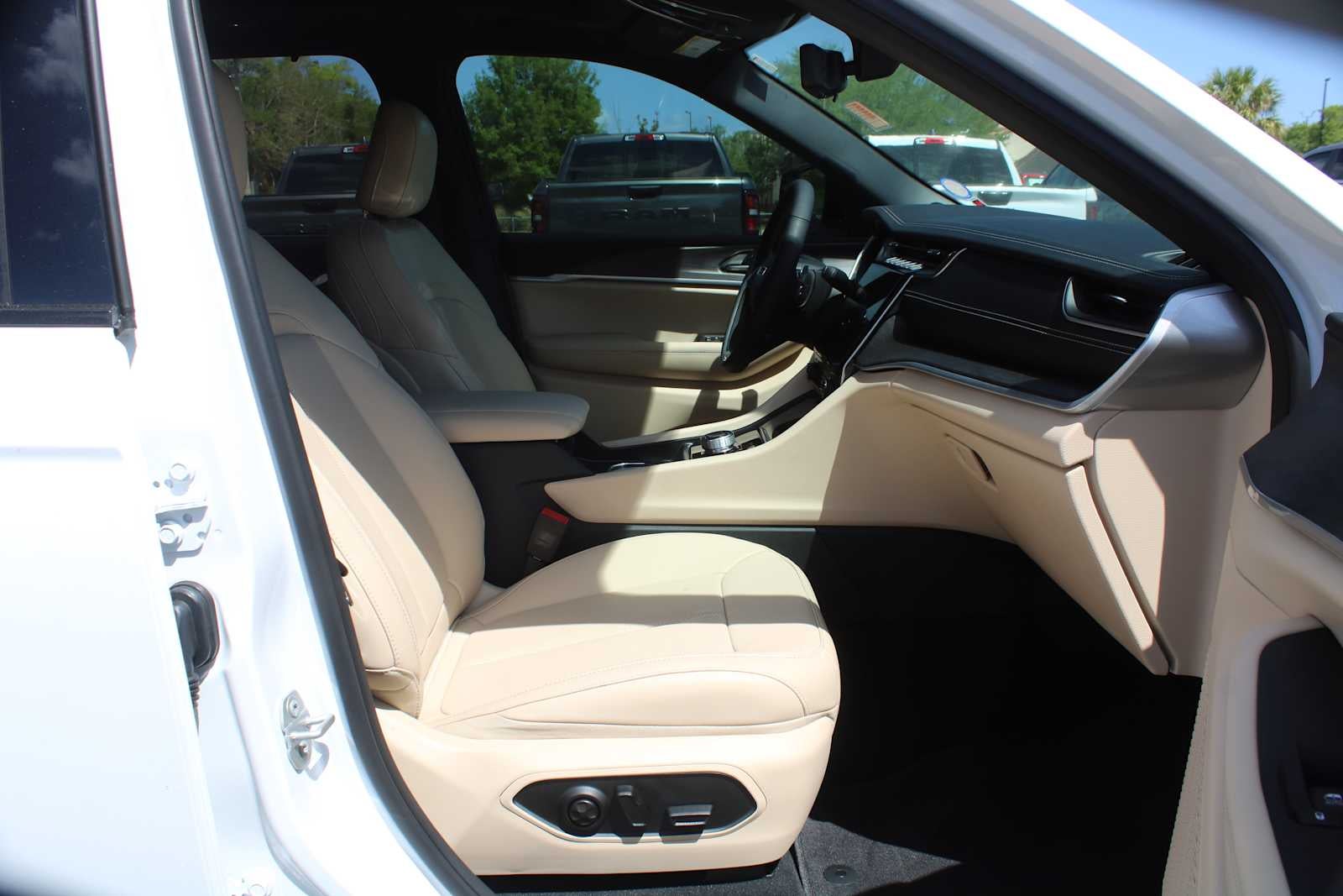 2025 Jeep Grand Cherokee Limited 4x2