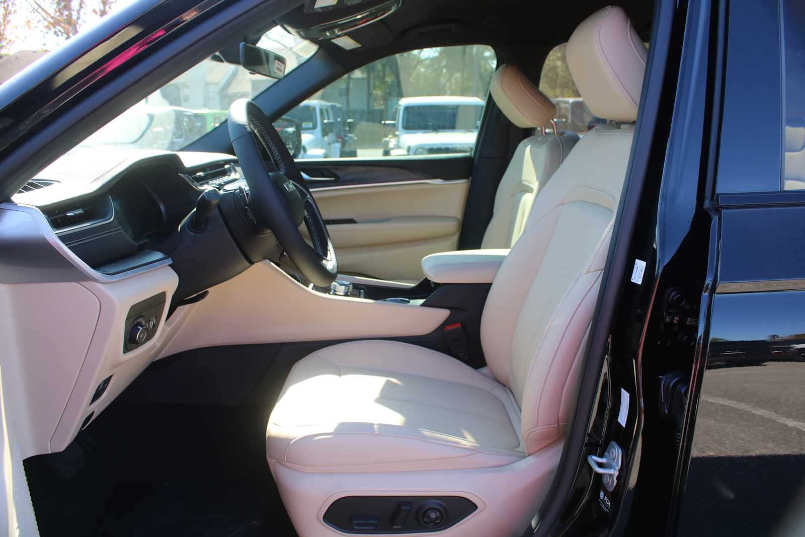 2025 Jeep Grand Cherokee GRAND CHEROKEE LIMITED 4X2