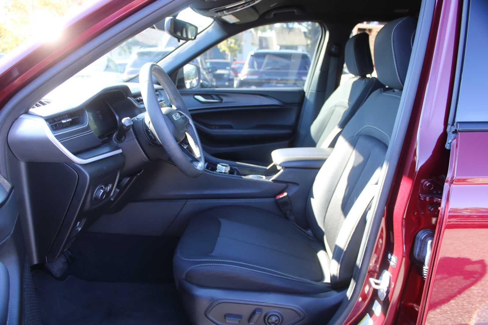 2024 Jeep Grand Cherokee Laredo