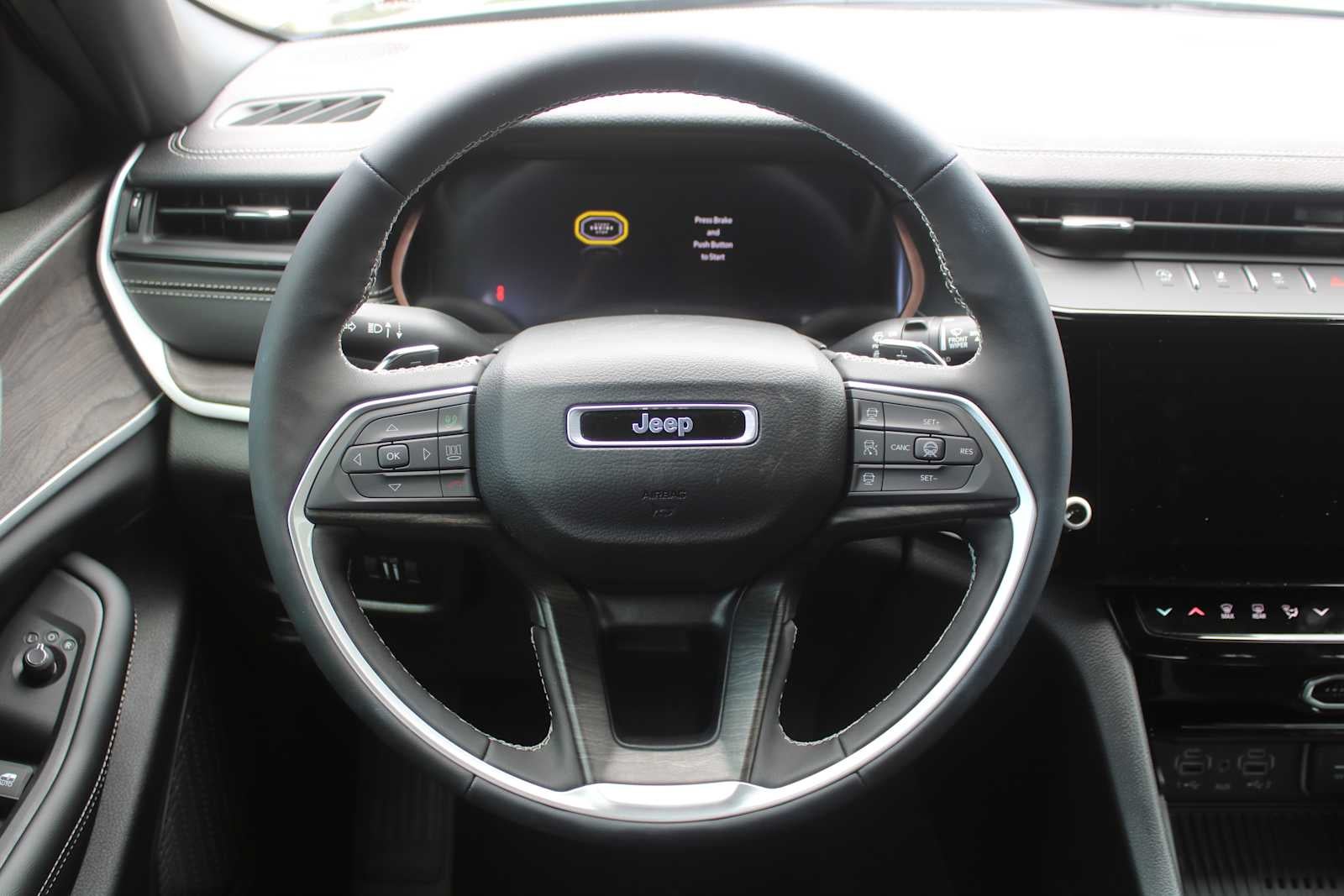 2026 Jeep Grand Cherokee Laredo Altitude