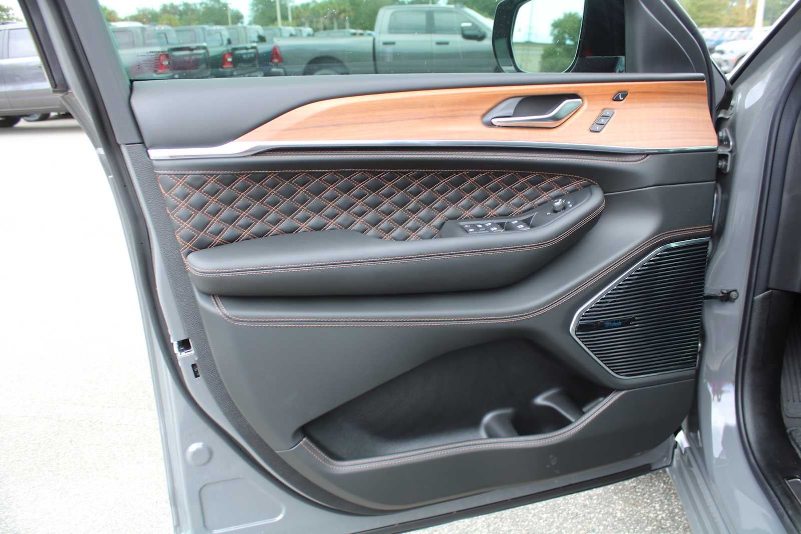 2027 Jeep Grand Cherokee Summit