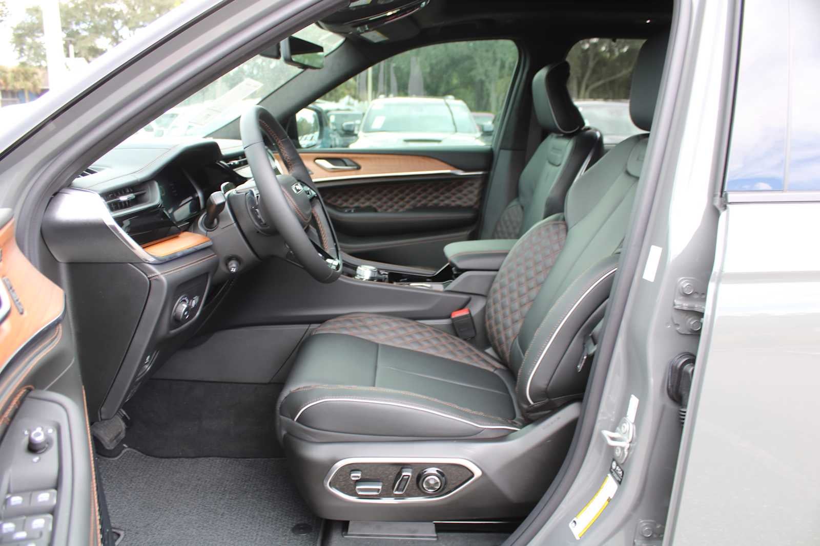 2027 Jeep Grand Cherokee Summit