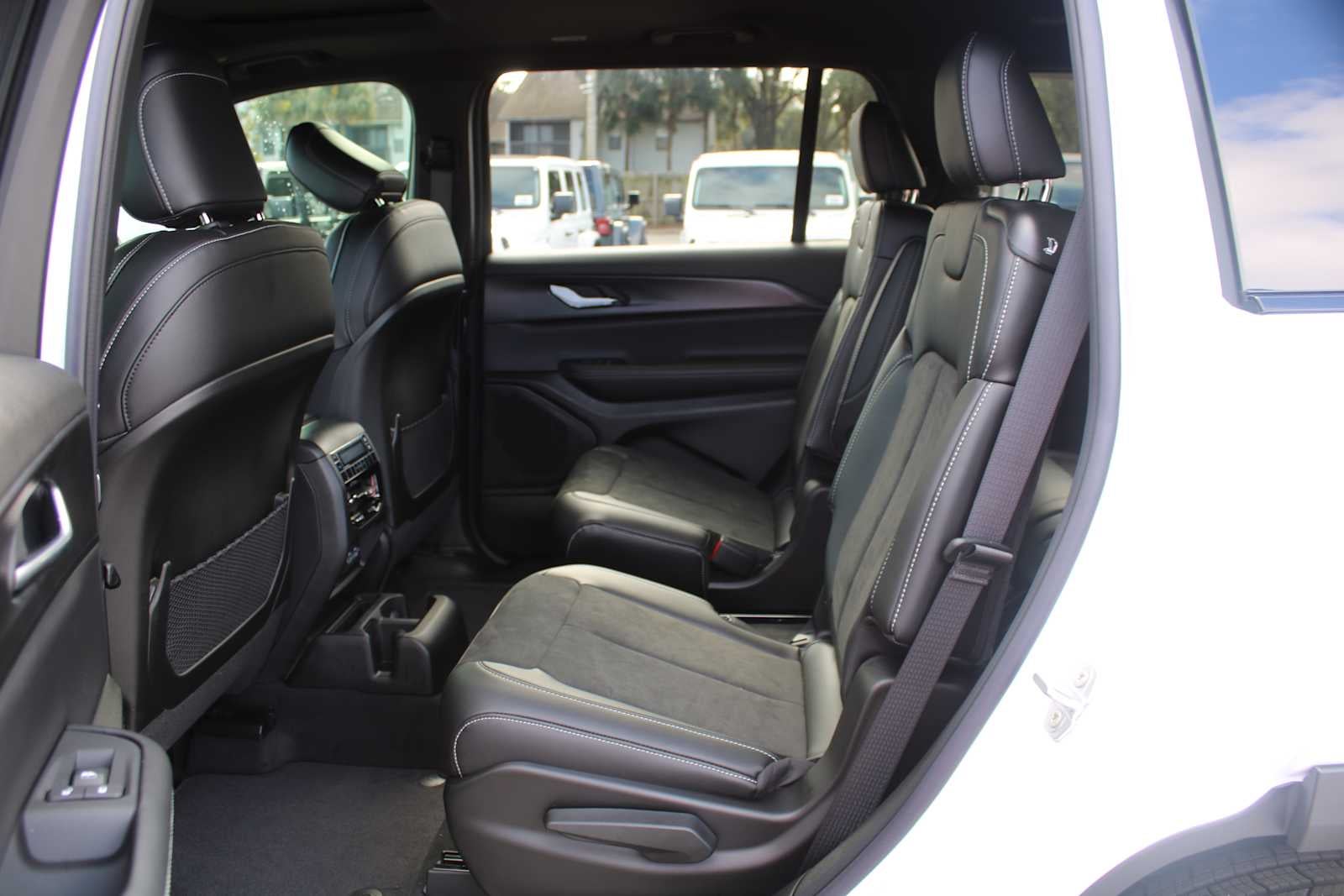 2025 Jeep Grand Cherokee GRAND CHEROKEE L ALTITUDE X 4X2