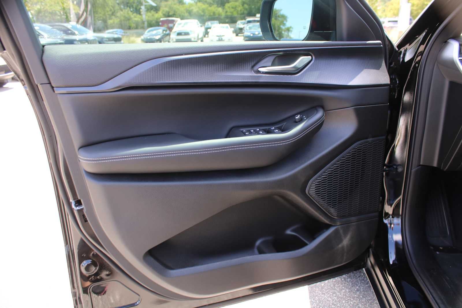 2025 Jeep Grand Cherokee GRAND CHEROKEE L LAREDO X 4X2