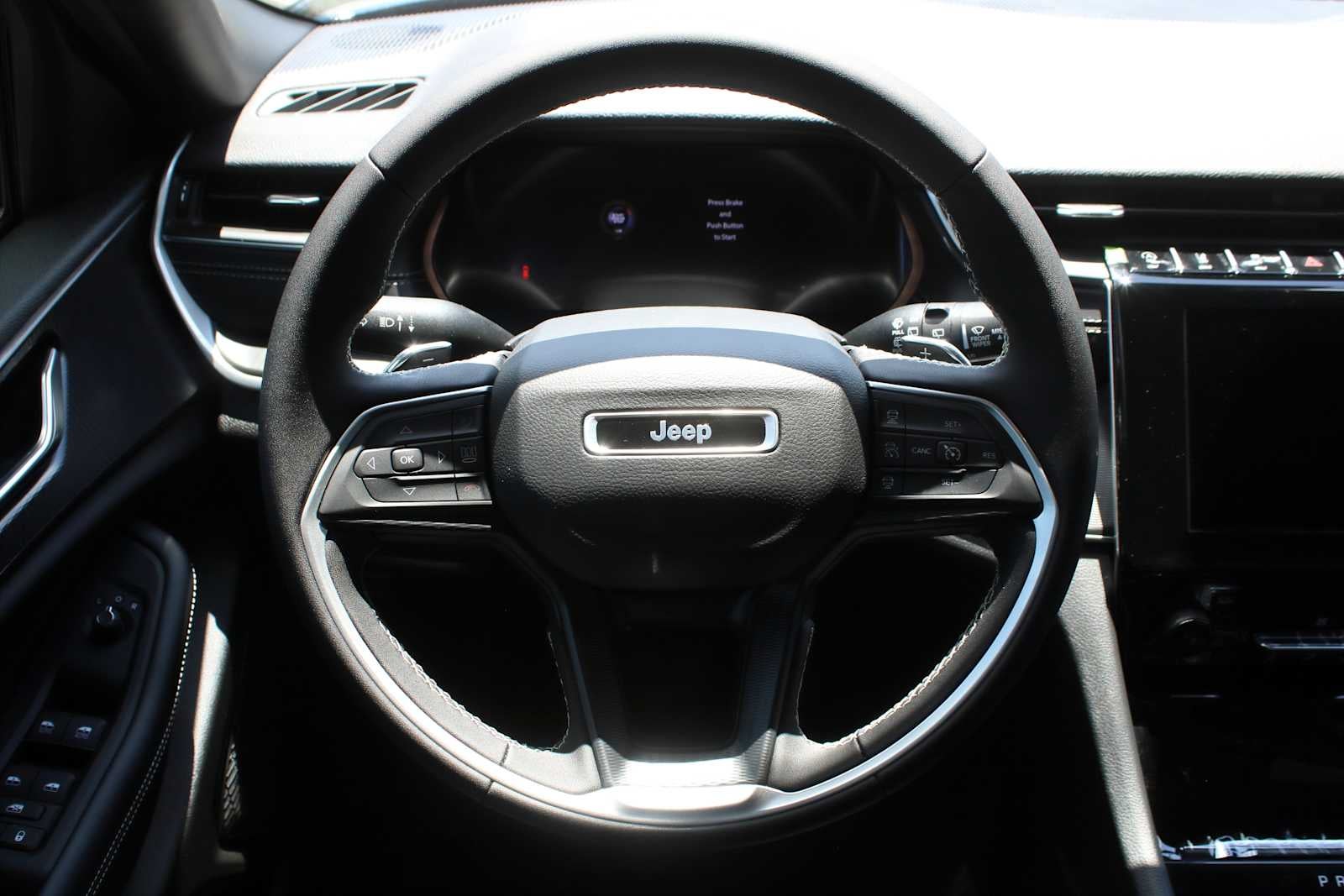 2025 Jeep Grand Cherokee GRAND CHEROKEE L LAREDO X 4X2