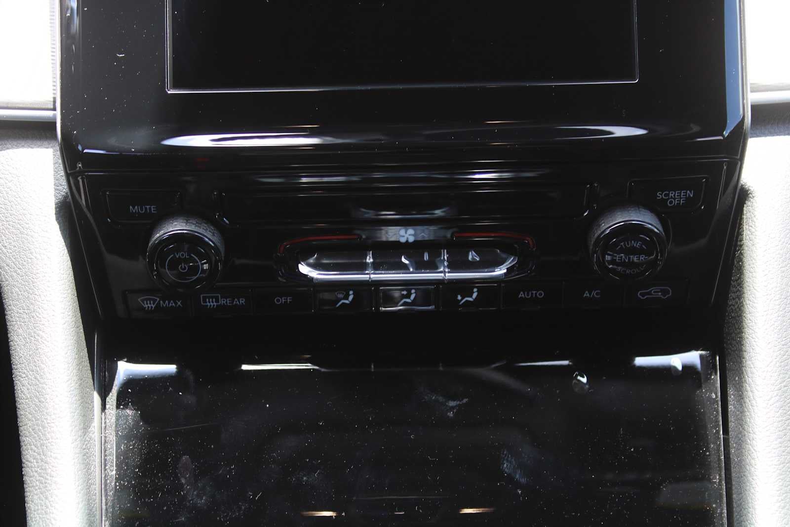 2025 Jeep Grand Cherokee GRAND CHEROKEE L LAREDO X 4X2