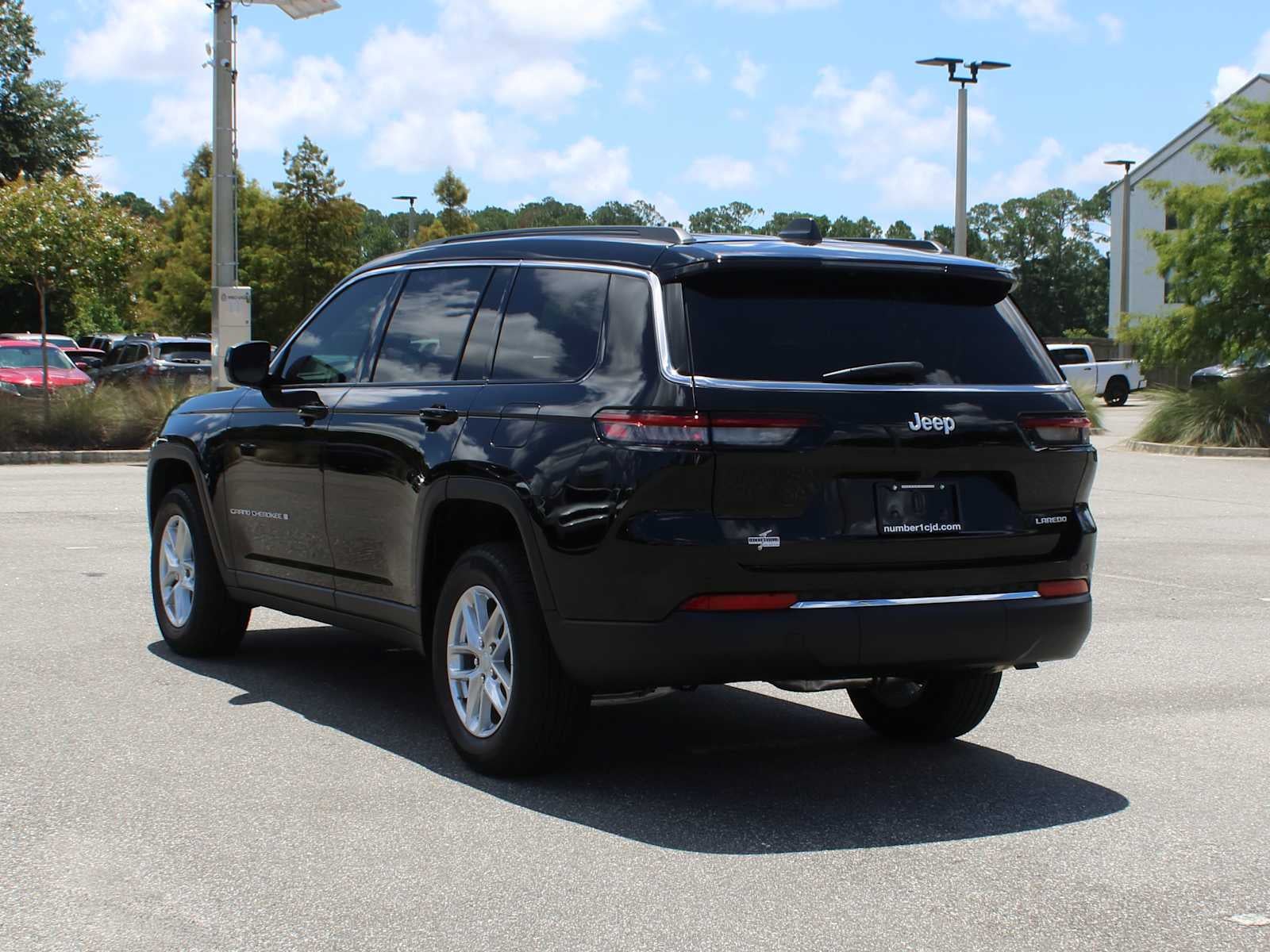 2025 Jeep Grand Cherokee GRAND CHEROKEE L LAREDO X 4X2