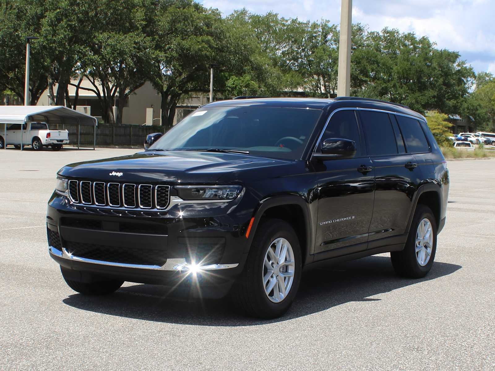 2025 Jeep Grand Cherokee GRAND CHEROKEE L LAREDO X 4X2