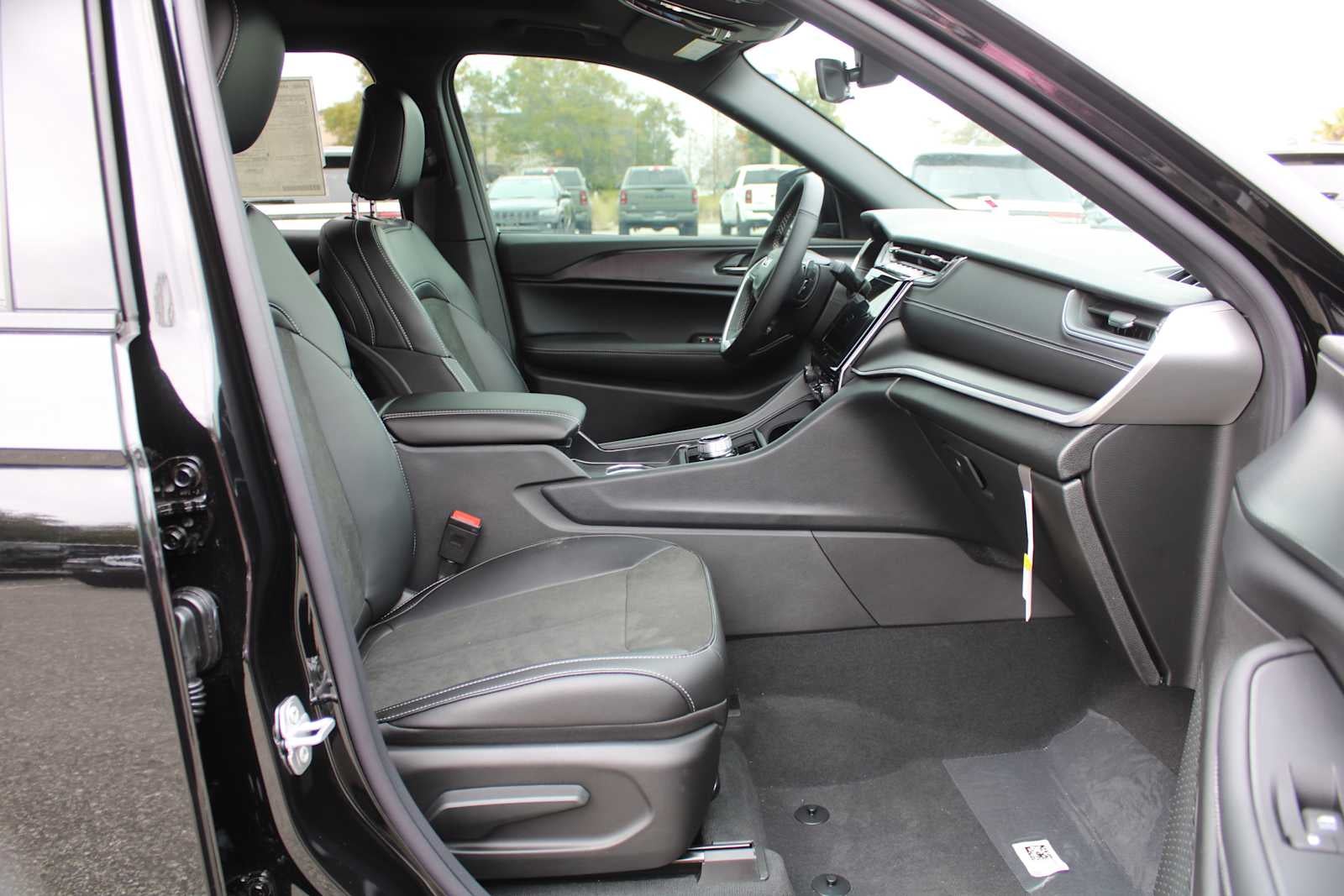 2025 Jeep Grand Cherokee GRAND CHEROKEE L ALTITUDE X 4X2