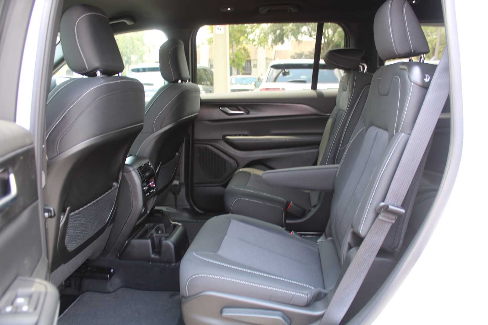 2026 Jeep Grand Cherokee L Laredo