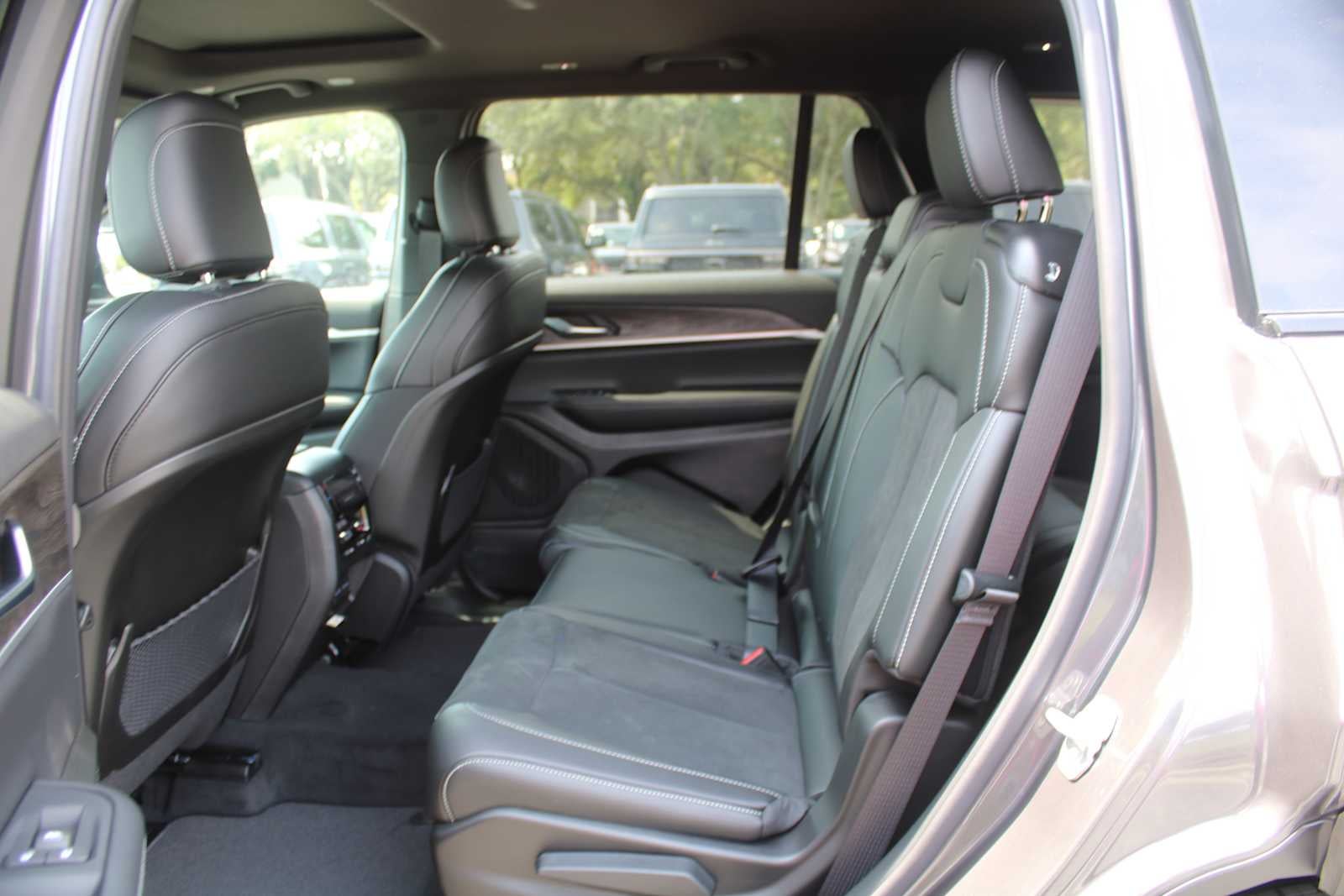 2026 Jeep Grand Cherokee L Laredo Altitude