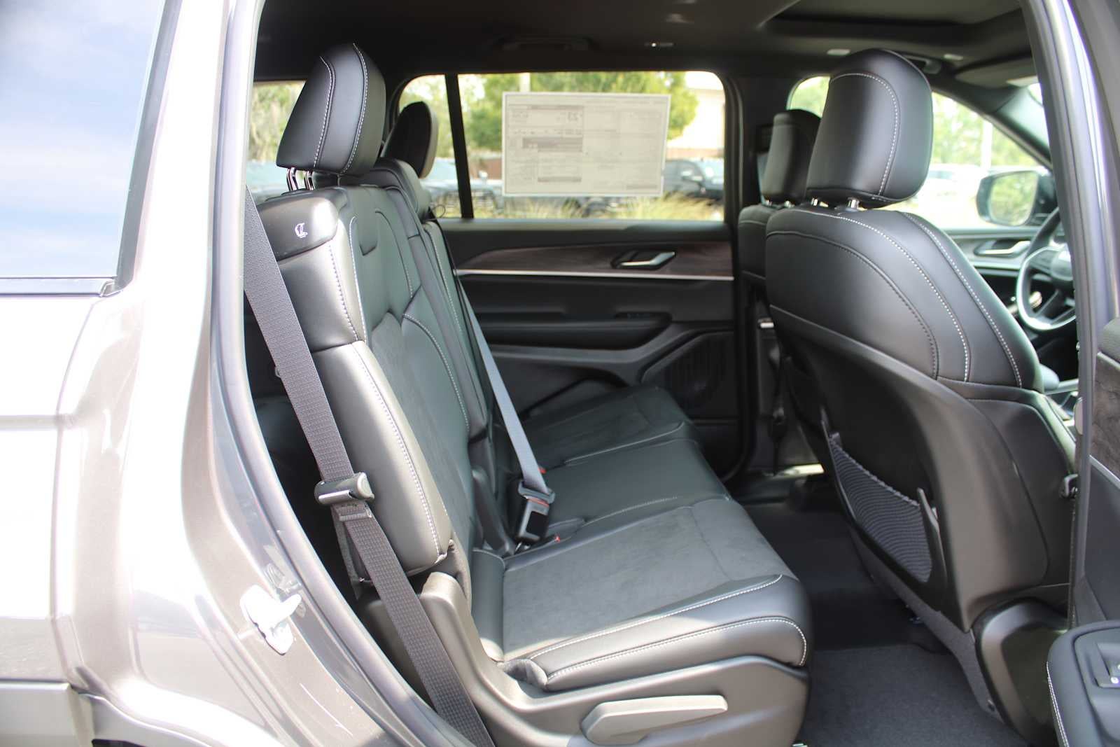 2026 Jeep Grand Cherokee L Laredo Altitude