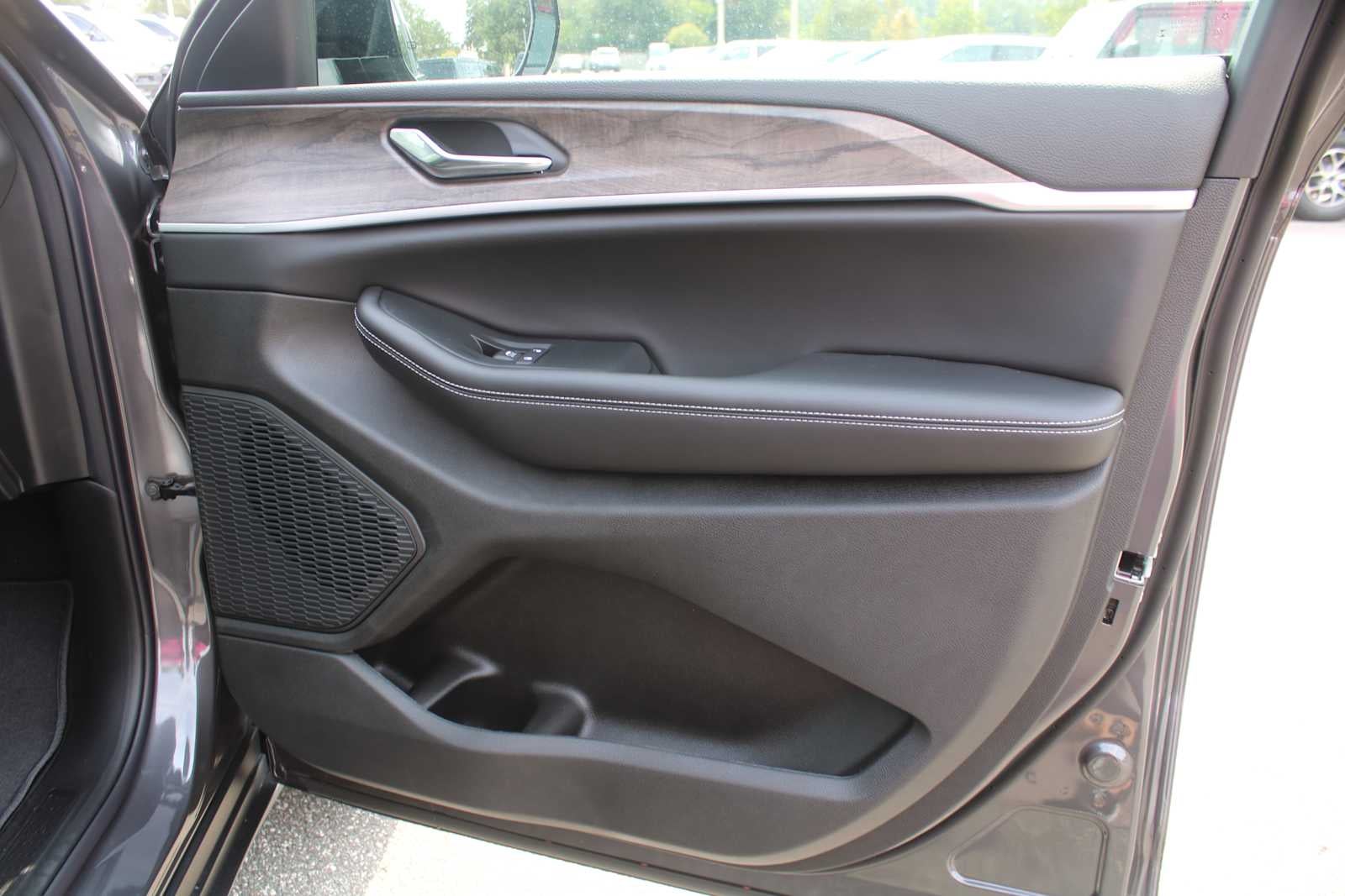 2026 Jeep Grand Cherokee L Laredo Altitude