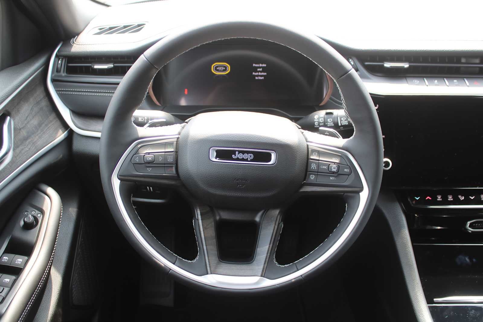 2026 Jeep Grand Cherokee L Laredo Altitude