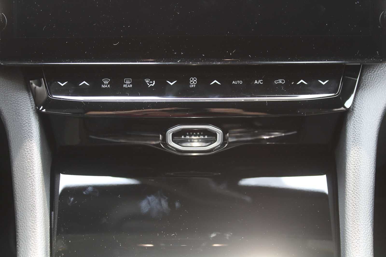 2026 Jeep Grand Cherokee L Laredo Altitude