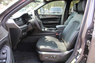 2026 Jeep Grand Cherokee L Laredo Altitude